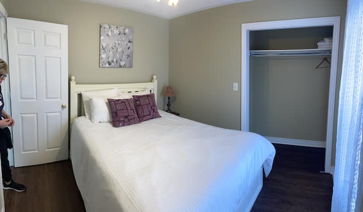 Საძინებელი 2 მე-2 სართულზე ერთი ორადგილიანი საწოლით