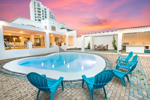 Villa Santorini | White Beach