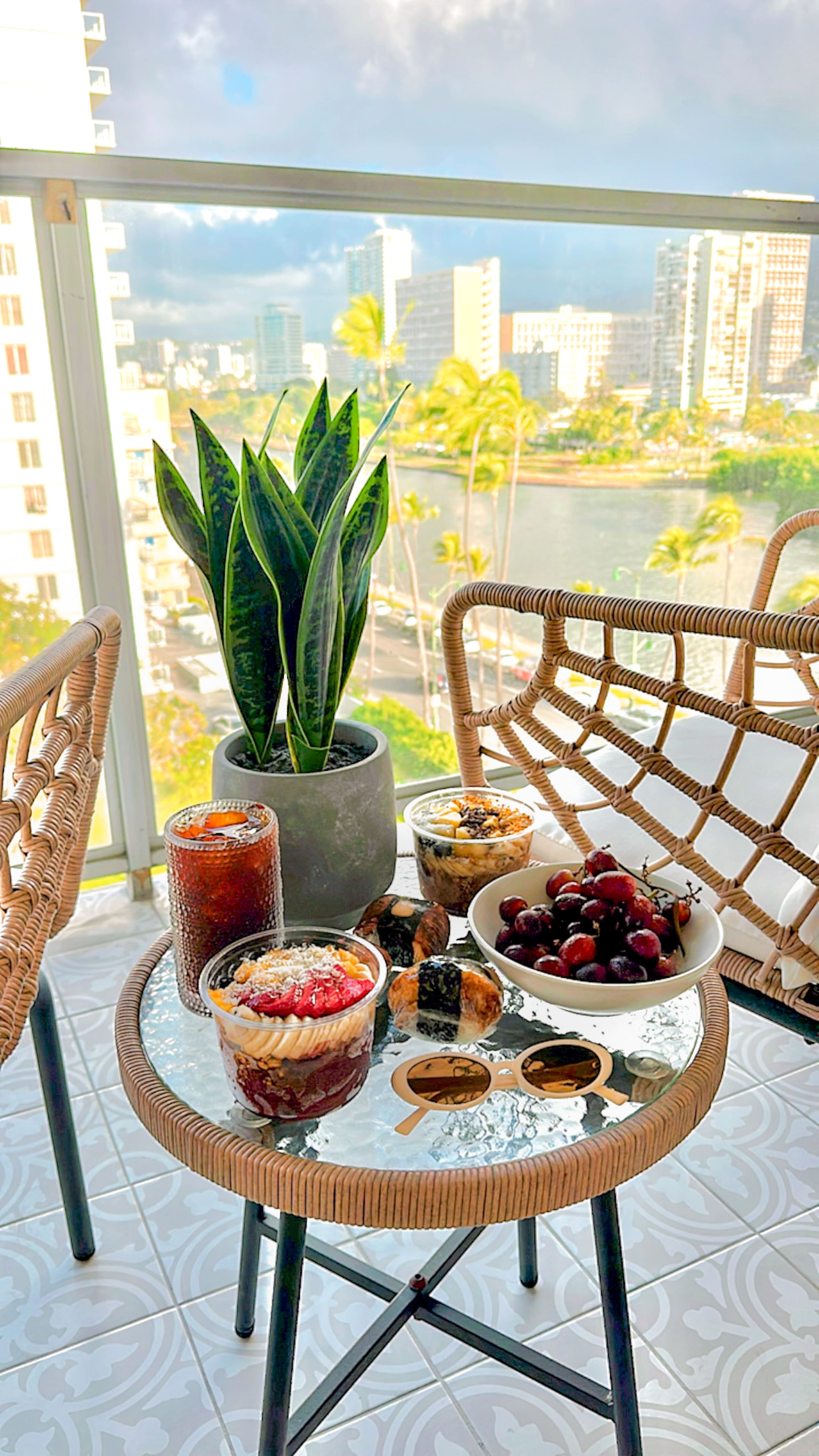 Condo in Honolulu · ★4.87 · Studio · 1 bed · 1 private bath - Image 40