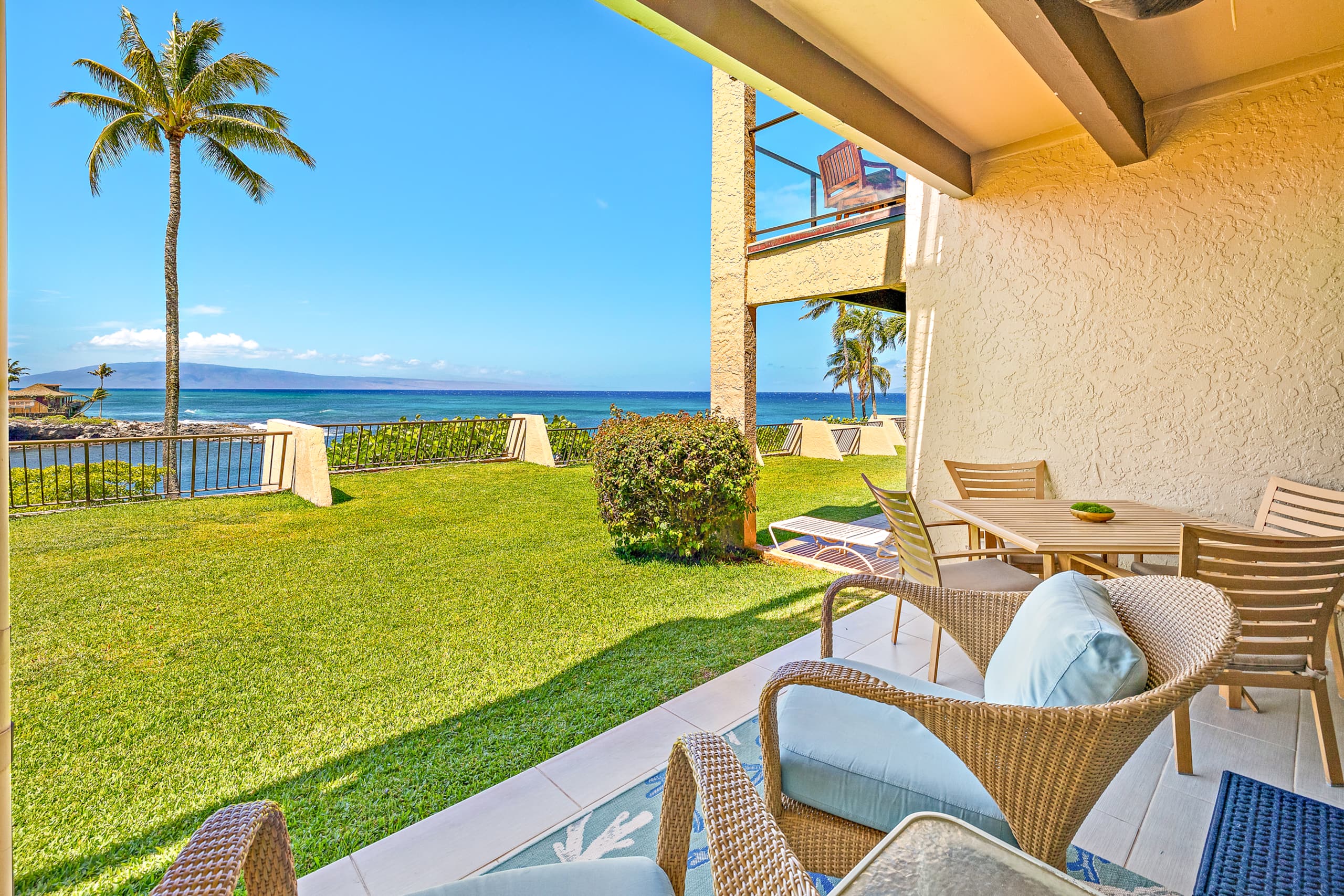 Townhouse in Lahaina · ★4.94 · 1 bedroom · 2 beds · 1 bath - Image 26