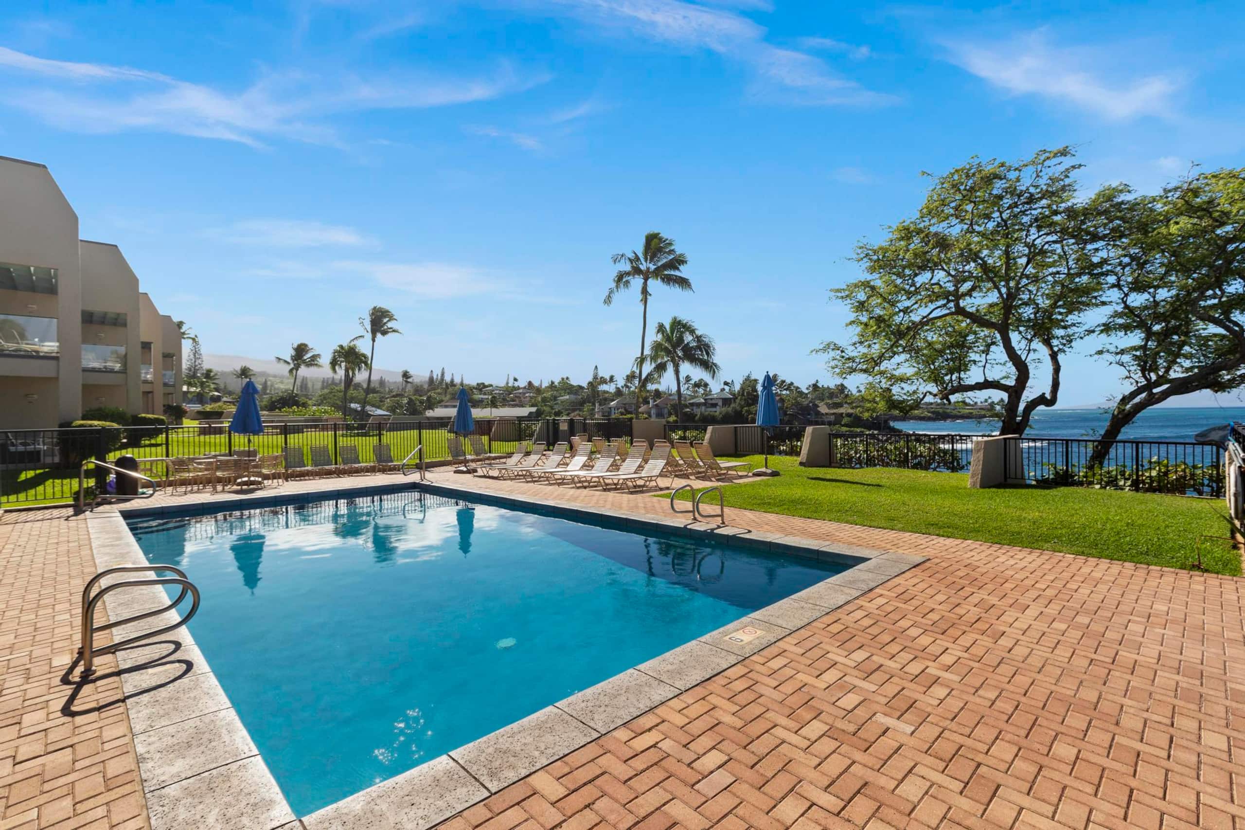 Townhouse in Lahaina · ★4.94 · 1 bedroom · 2 beds · 1 bath - Image 32