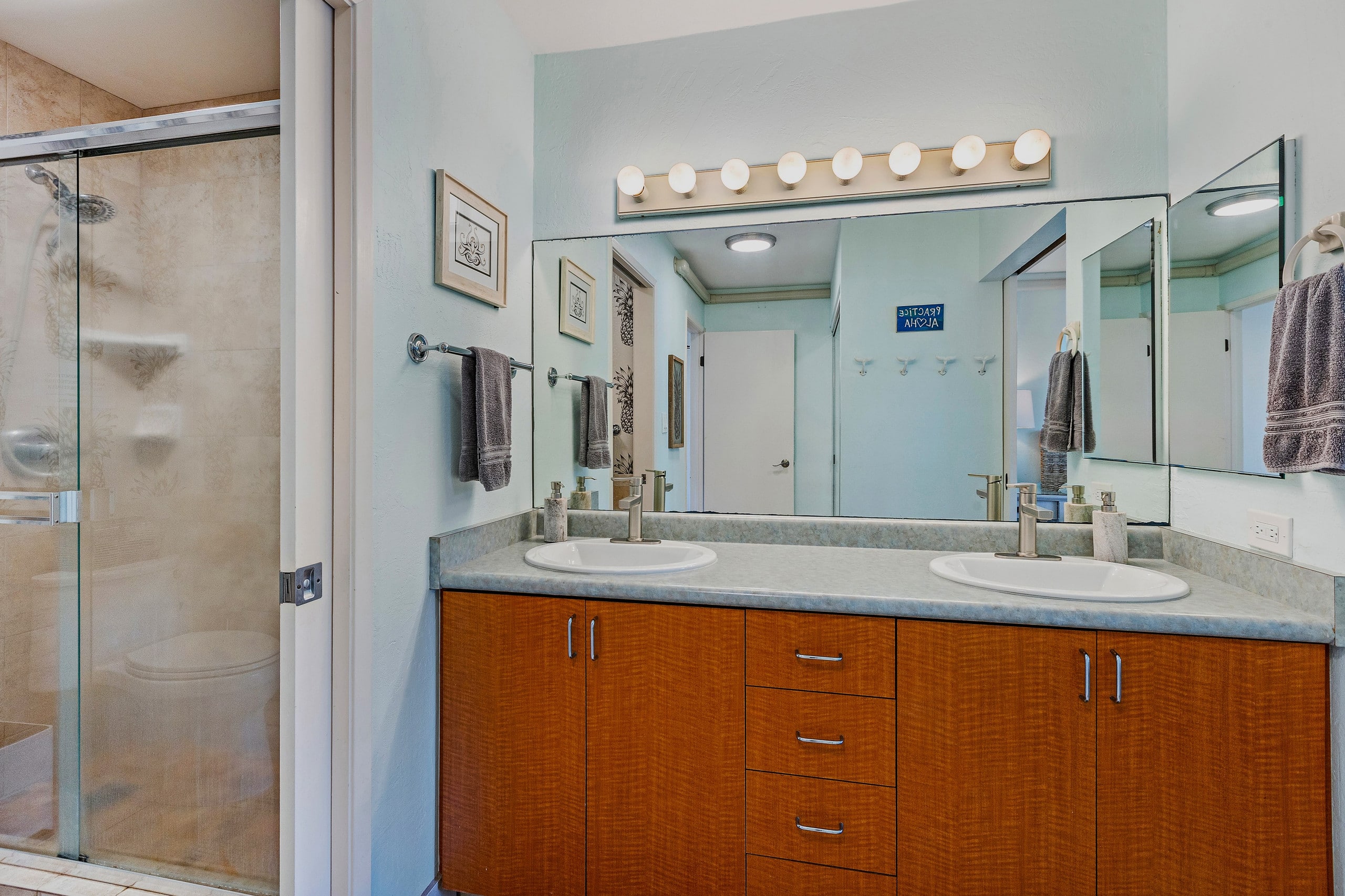 Townhouse in Lahaina · ★4.94 · 1 bedroom · 2 beds · 1 bath - Image 23