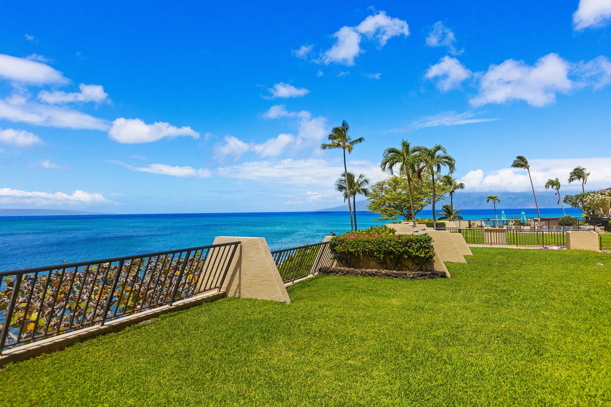 Townhouse in Lahaina · ★4.94 · 1 bedroom · 2 beds · 1 bath - Image 36