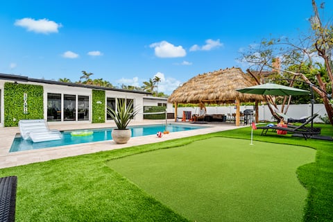 Walk to Beach • Heated Pool• Mini golf •Grill•Bike