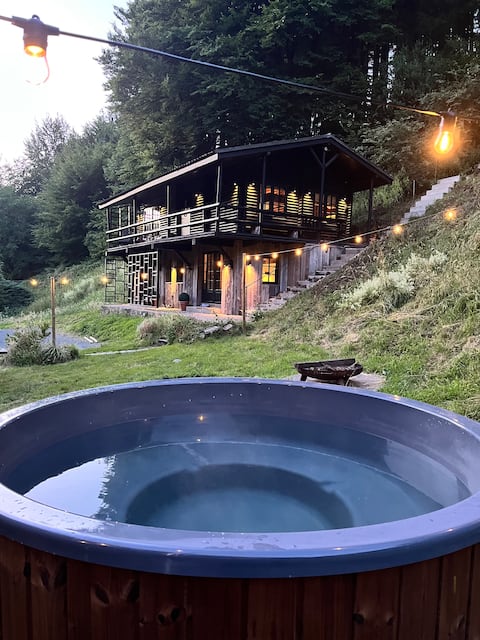 The Woods + Hottub & Airco