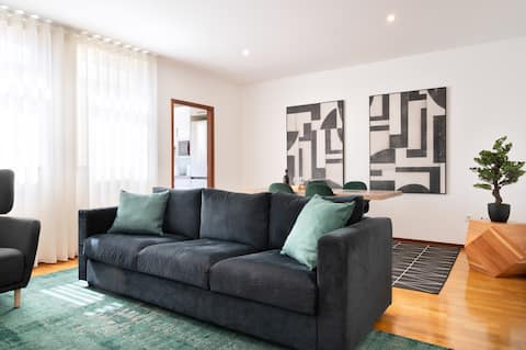 Top Airbnb: Arts Garden G- 2BR Apt w/ |Garden|AC|Free Parking em Porto