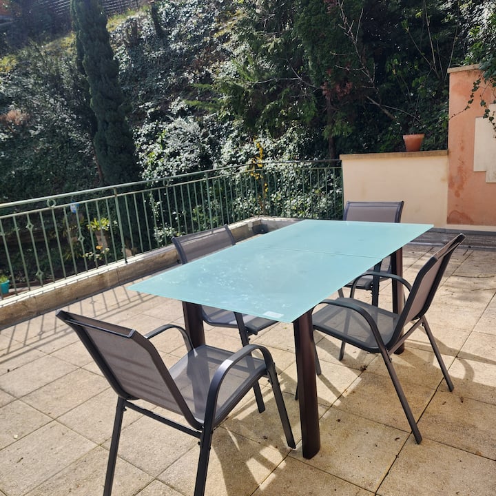 Appartement Avec Terrasse. - Le Chesnay