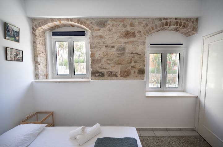 Ground floor.

The house has two rooms and a bathroom with shower on the ground floor. 