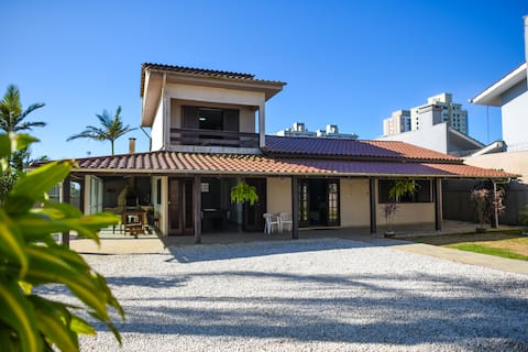 Pool house near sea and Beto Carreiro