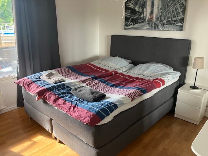 Kitanda kina upana wa sentimita 160