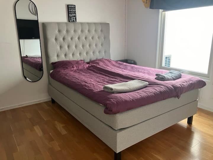 Kitanda kina upana wa sentimita 140