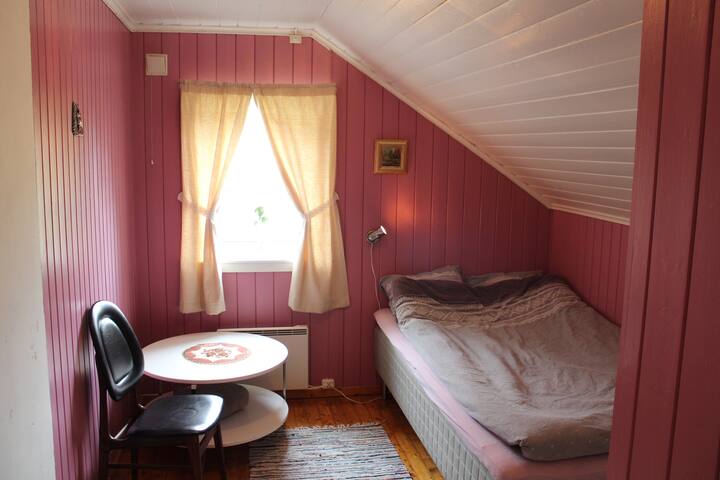 Kitanda cha sentimita 120.