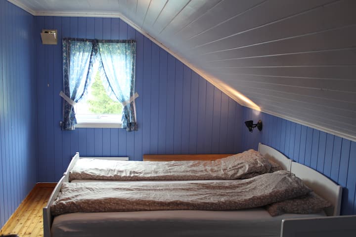 Vitanda viwili vya sentimita 150 au vitanda vya mtu mmoja vya sentimita 2 x 75.