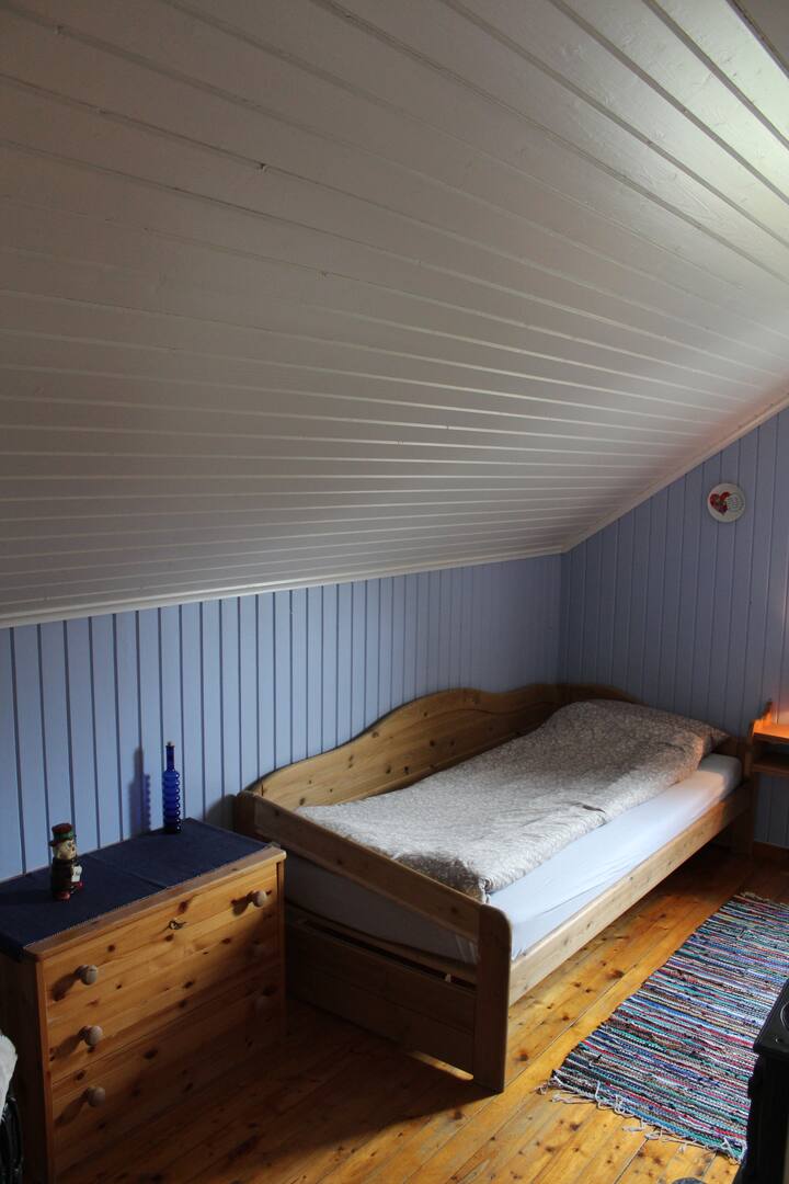 Kitanda cha mtu mmoja cha sentimita 90.