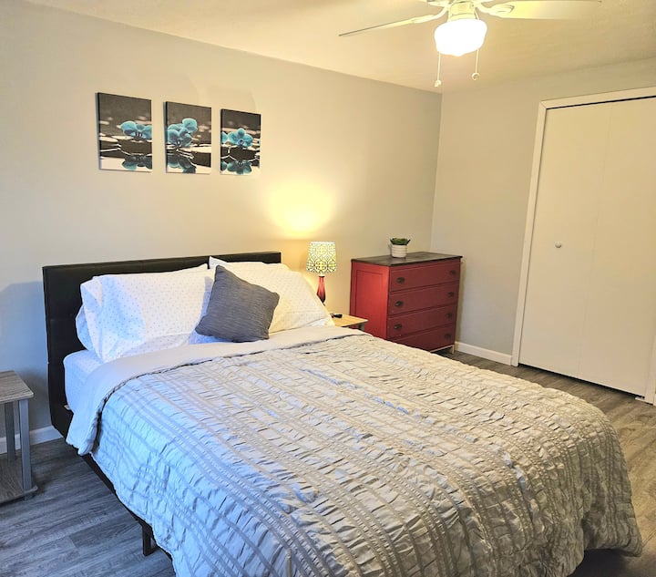 Dormitorio queen en la planta superior.