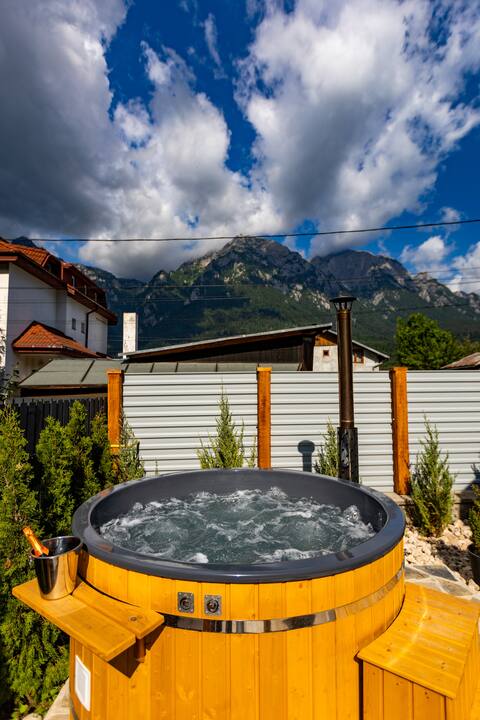 The Bear Chalet | Private Hot Tub
