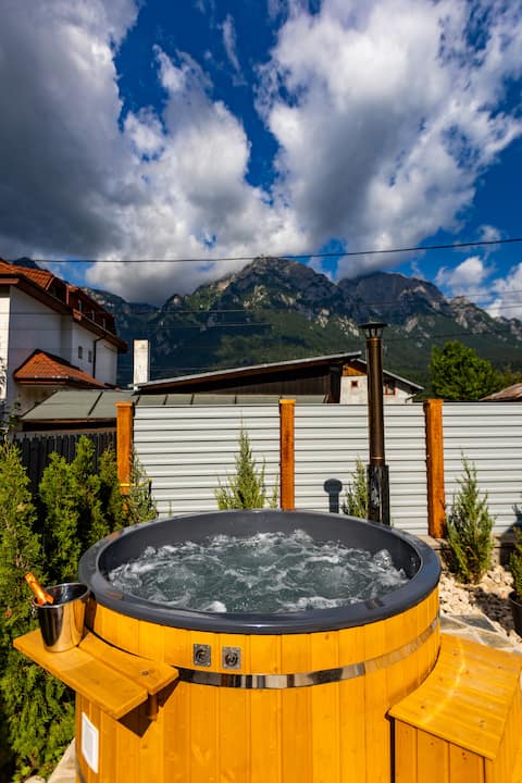 The Bear Chalet | Private Hot Tub