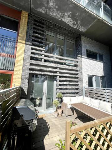 Private canal house on water in Copenhagen, DK gallery image 3