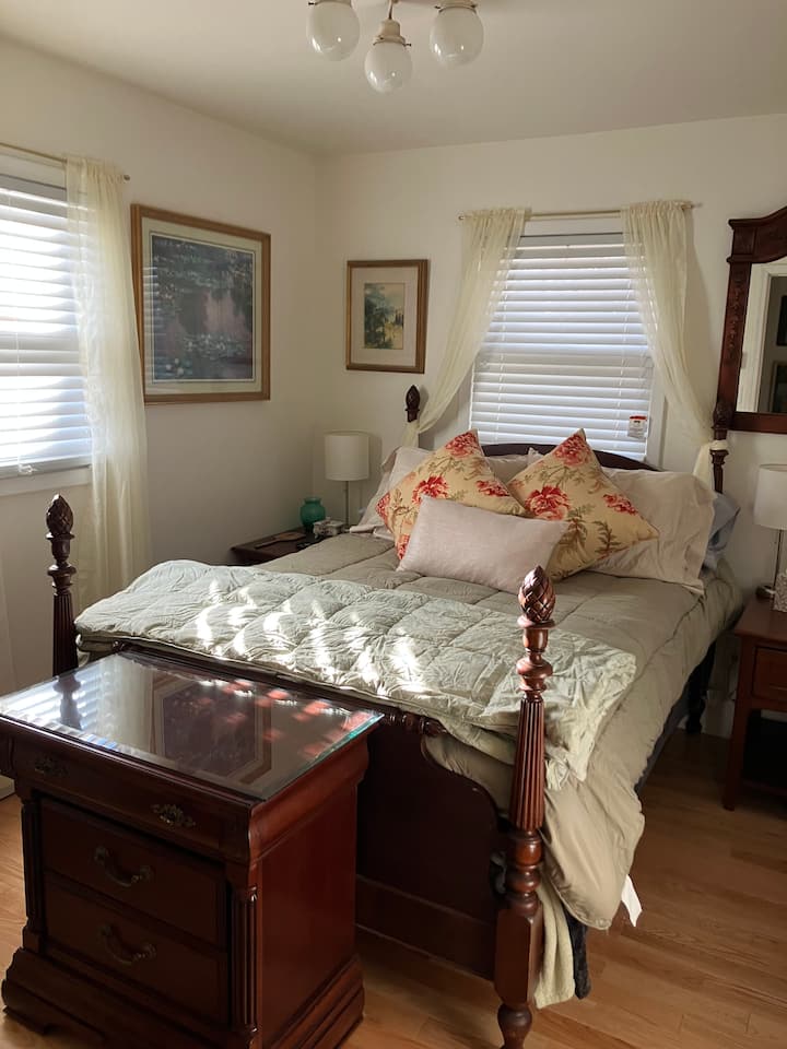 עוד מיטה זוגית נוחה ונפלאה, המון שמיכות וכריות, חמות ונוחות במיוחד