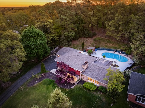 Hot Tub | Heated Pool Until 10/31 | Sunday Ticket!