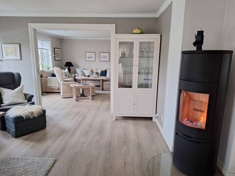 Top Airbnb: Representative house. Close to: beach, city center and golf. in Grimstad