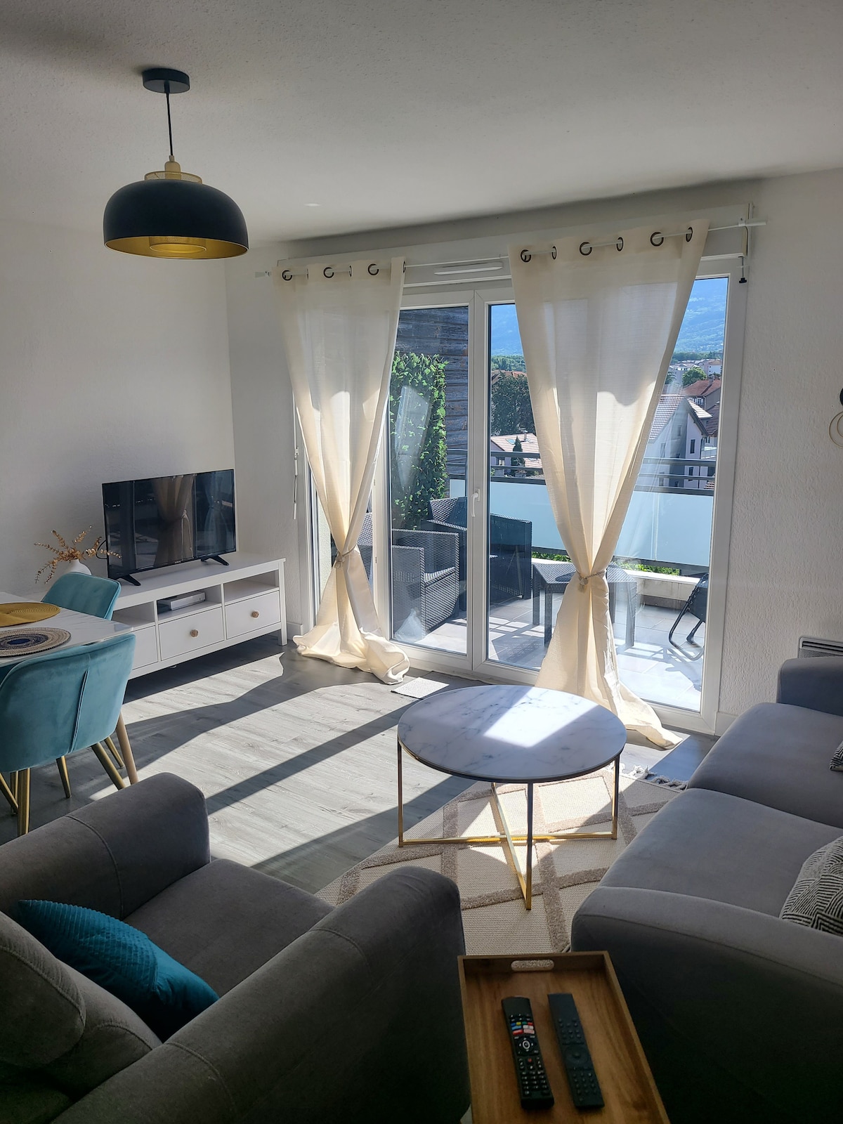 Top performing Airbnb: Nice 2-room near station with view in Annemasse