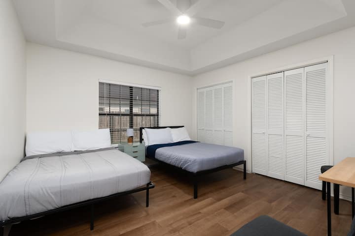 Соба 3 
Два кревета во целосна големина.