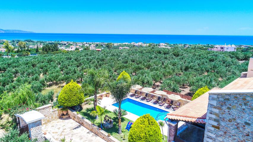 3′ to Beach / Private Pool / Playground / BBQ gallery image 3