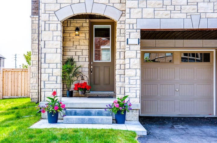 Super Clean
Newly Built Home. - Brampton