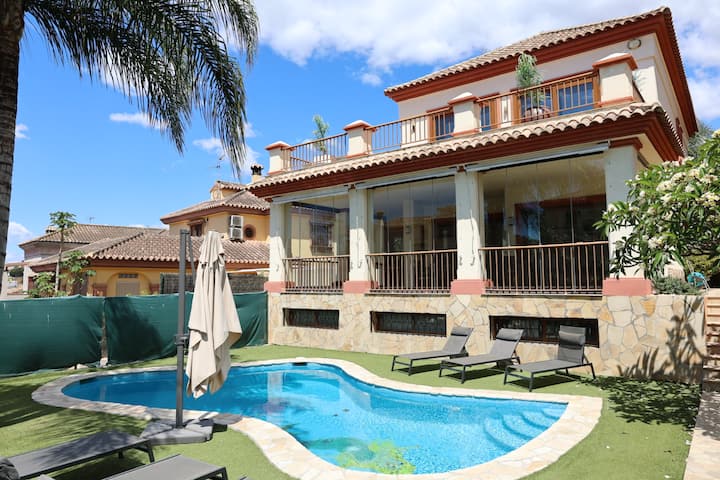 Precioso Chalet ( Piscina- Garaje Privado- Jardín) - Marbella