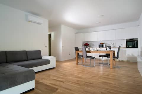 Villa de Roya | Luxury One Bedroom Apartment (B)