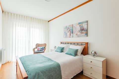 4 mnts walk to the beach. Baby Friendly. Lift.