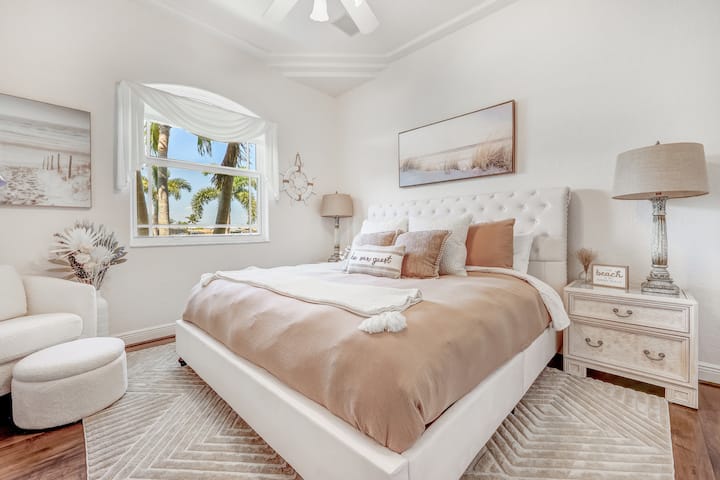 Ქვიშიანი ოთახი: შეიგრძენით სანაპირო კომფორტი. Და იწვევს პლაჟისპირა გარემოს თავისი ნაზი ნიავითა და ქვიშიანი ფერებით