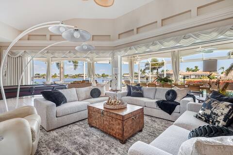 Luxury Villa: Unaffected by the Hurricane
