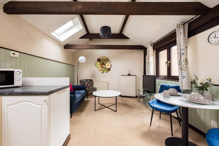 One Bedroom Cottage, Shared Pool - Brightlingsea