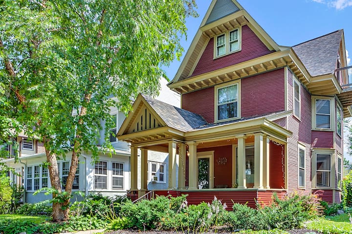 Sunfilled home in Uptown MPLS by Lake of the Isles