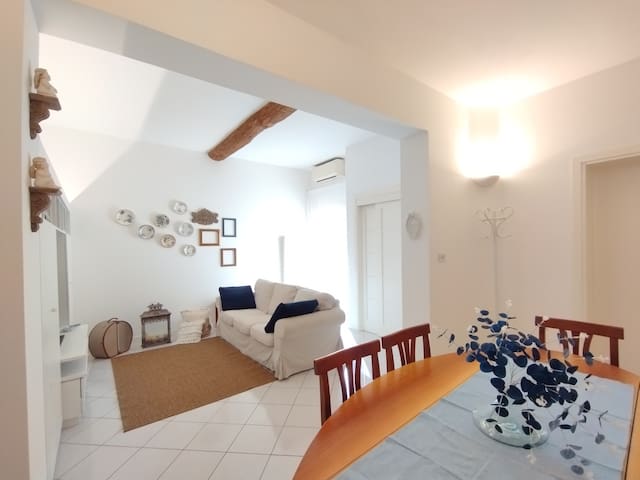 Kika – central spacious and quiet with terrace