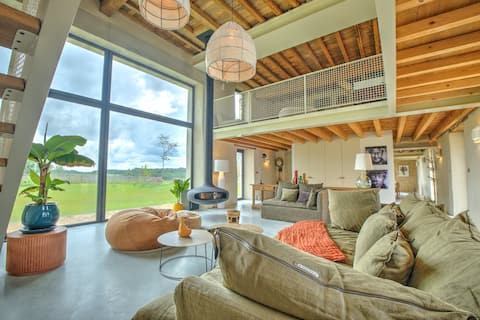 Exceptional farm house with paddle court & pool