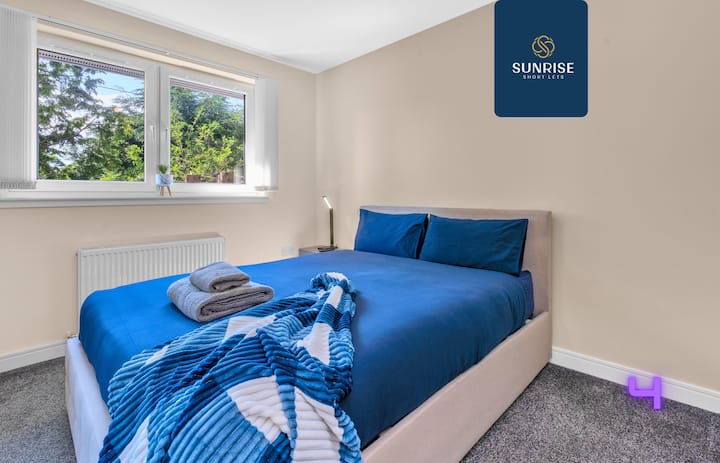 Group_Contractors_Accommodation_Dundee_Sunrise_Short_Term_Lets_Scotland_Best_Hospitality_Tourists_Relocation_Insurance_Serviced_Accommodation_Airbnb_Comfy_Workers_Near_Me_ Trade_Stays_Beds_for_Builders_Book_Direct_Central_Apartments