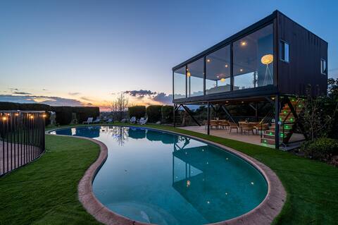 Spectacular mansion with amazing views