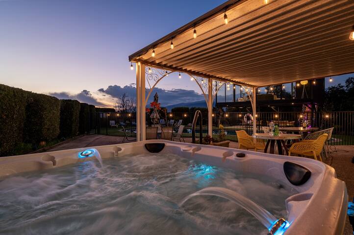 Spectacular mansion with amazing views gallery image 2