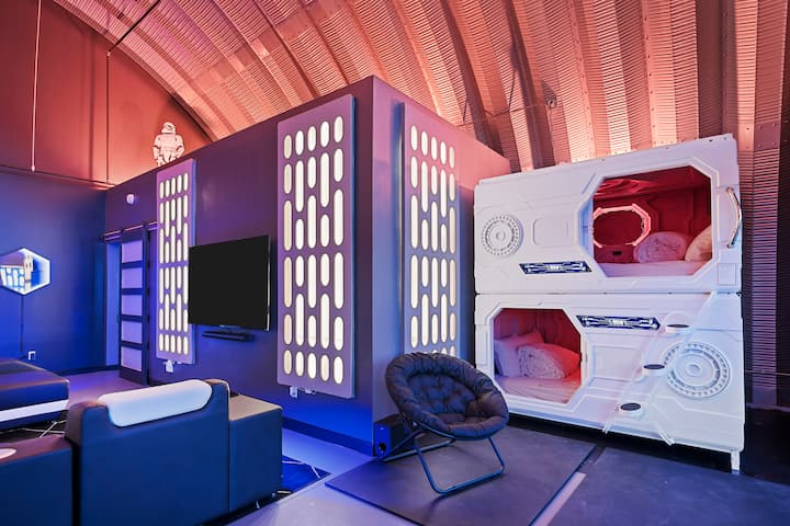 Open Starship, space pods, Hottub, POOL, 8 mi JTNP - Houses for