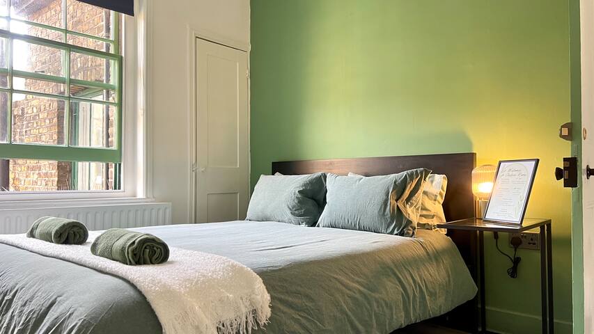 Entire 3 Bedroom House in Central London gallery image 5