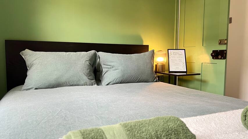 Entire 3 Bedroom House in Central London gallery image 2