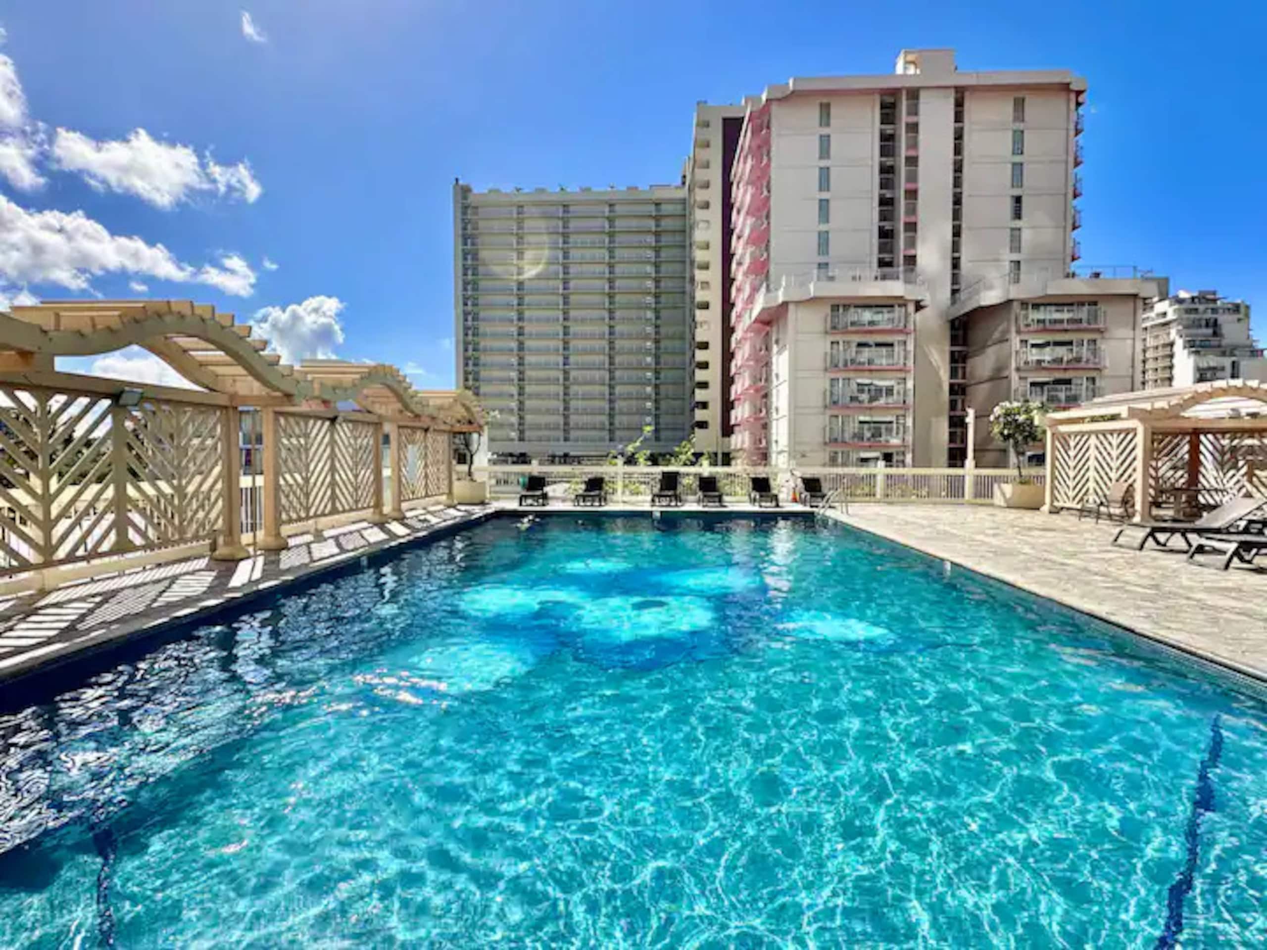 Condo in Honolulu · ★4.87 · 1 bedroom · 4 beds · 1 bath - Image 40