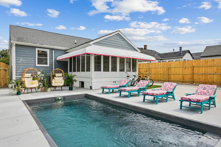Artful Retreat With A Private Pool - Virginia Beach, VA