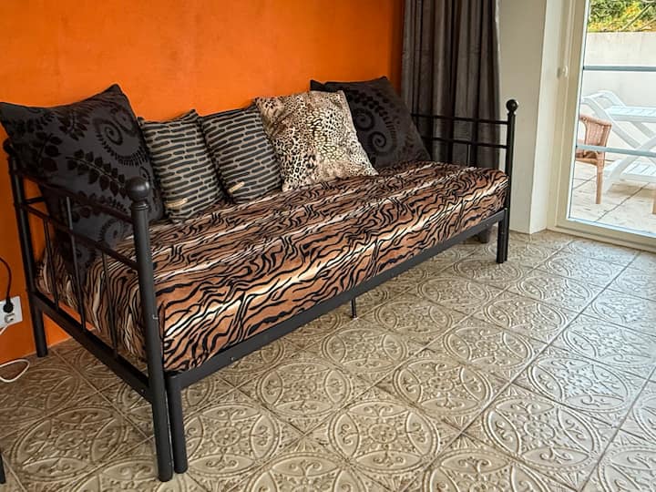 Rozkladacia pohovka (spodné lôžko vytiahnuté)