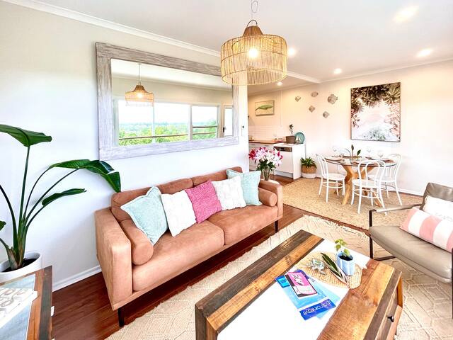 Seaview: Prime location by Shaws Bay; Pet Friendly