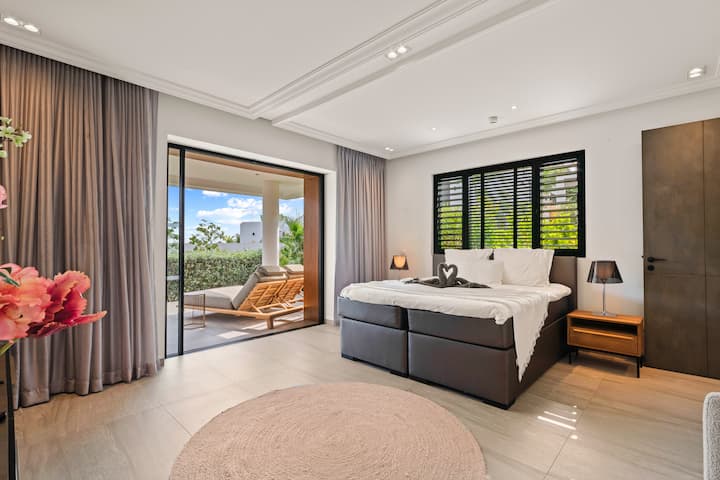 Schlafzimmer 1