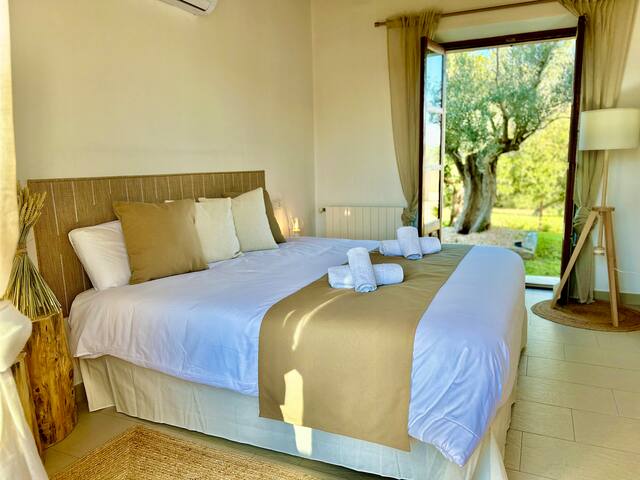 Cas Coix. Jacuzzi, gym & pool gallery image 4